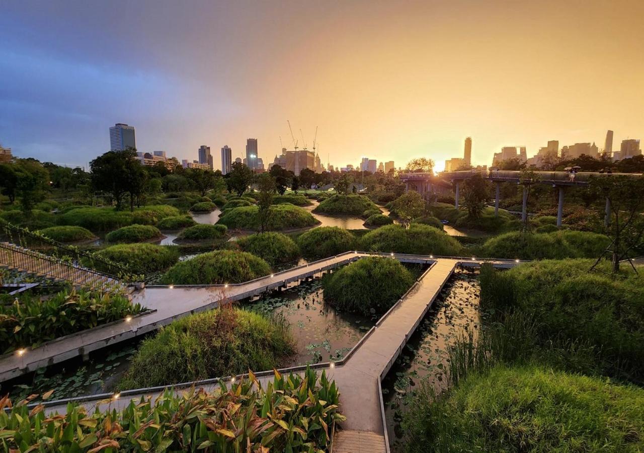 Отель Centre Point Sukhumvit 10 Бангкок Экстерьер фото