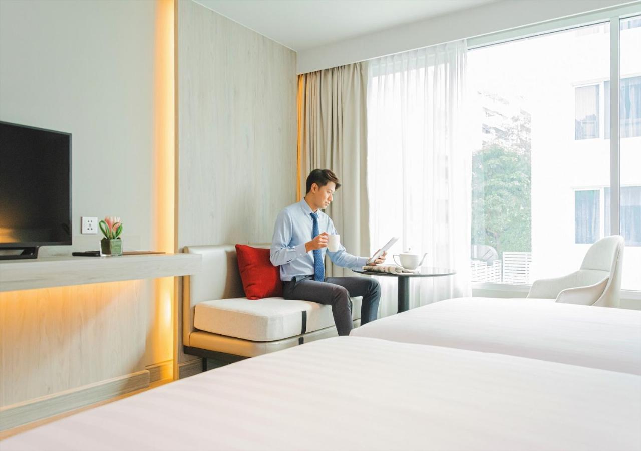 Отель Centre Point Sukhumvit 10 Бангкок Экстерьер фото
